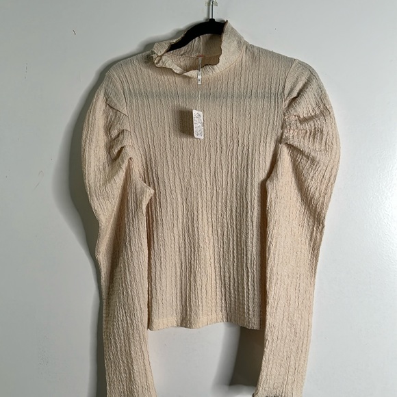 Free people ela  turtle neck beige top size medium new - Picture 2 of 9